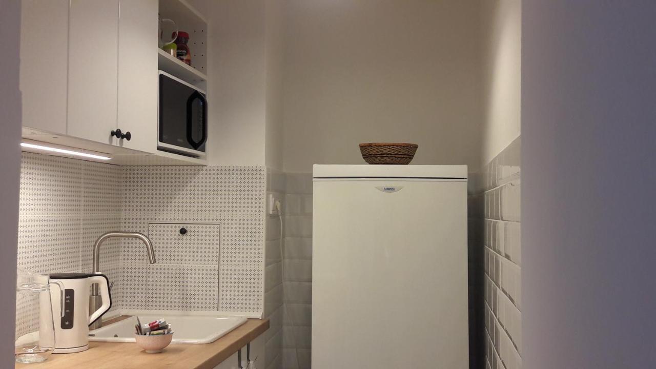 Liliom Apartment With Free Parking Space Budapest Eksteriør bilde